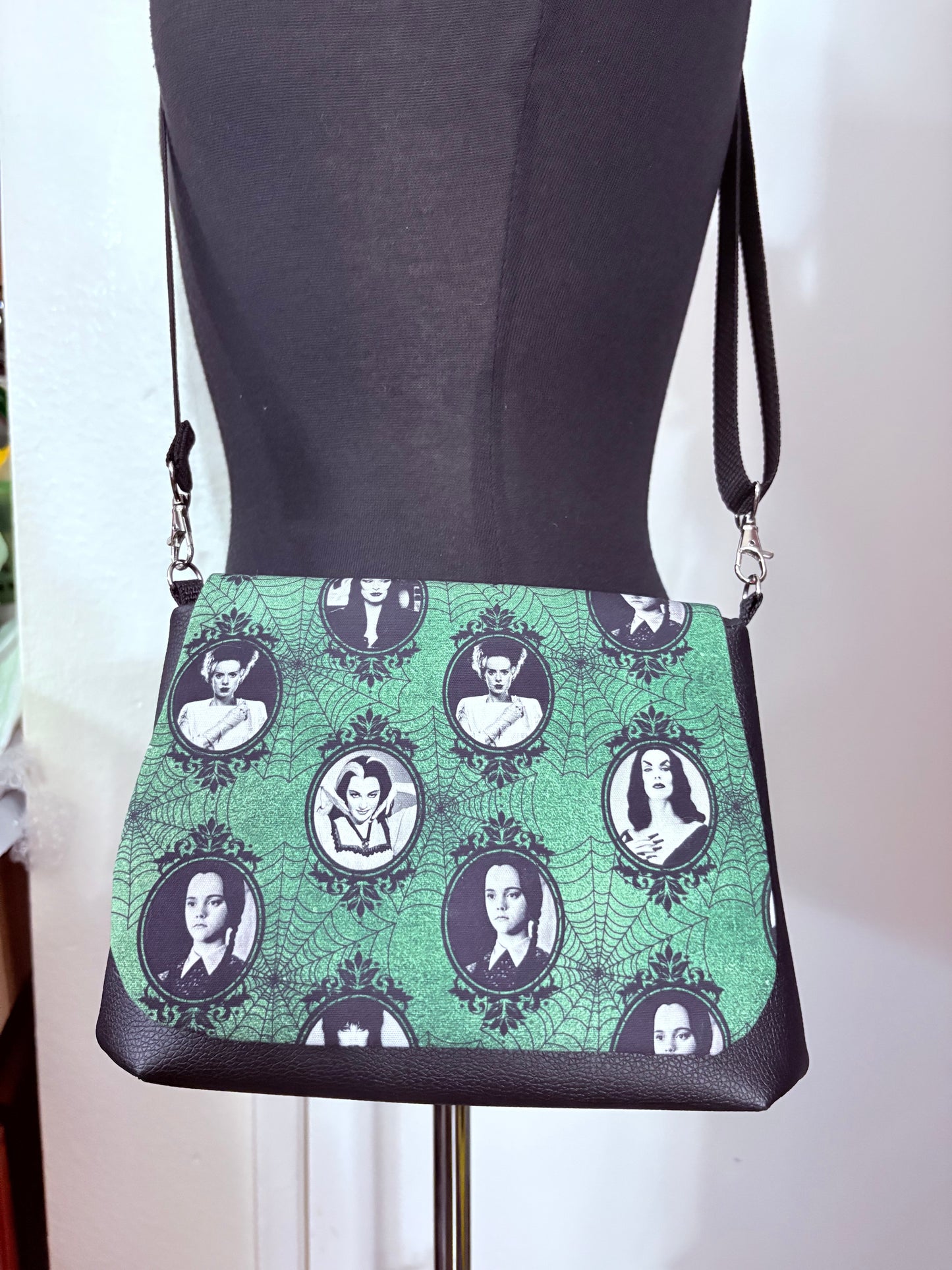 Gotica flap crossbody glow stripes