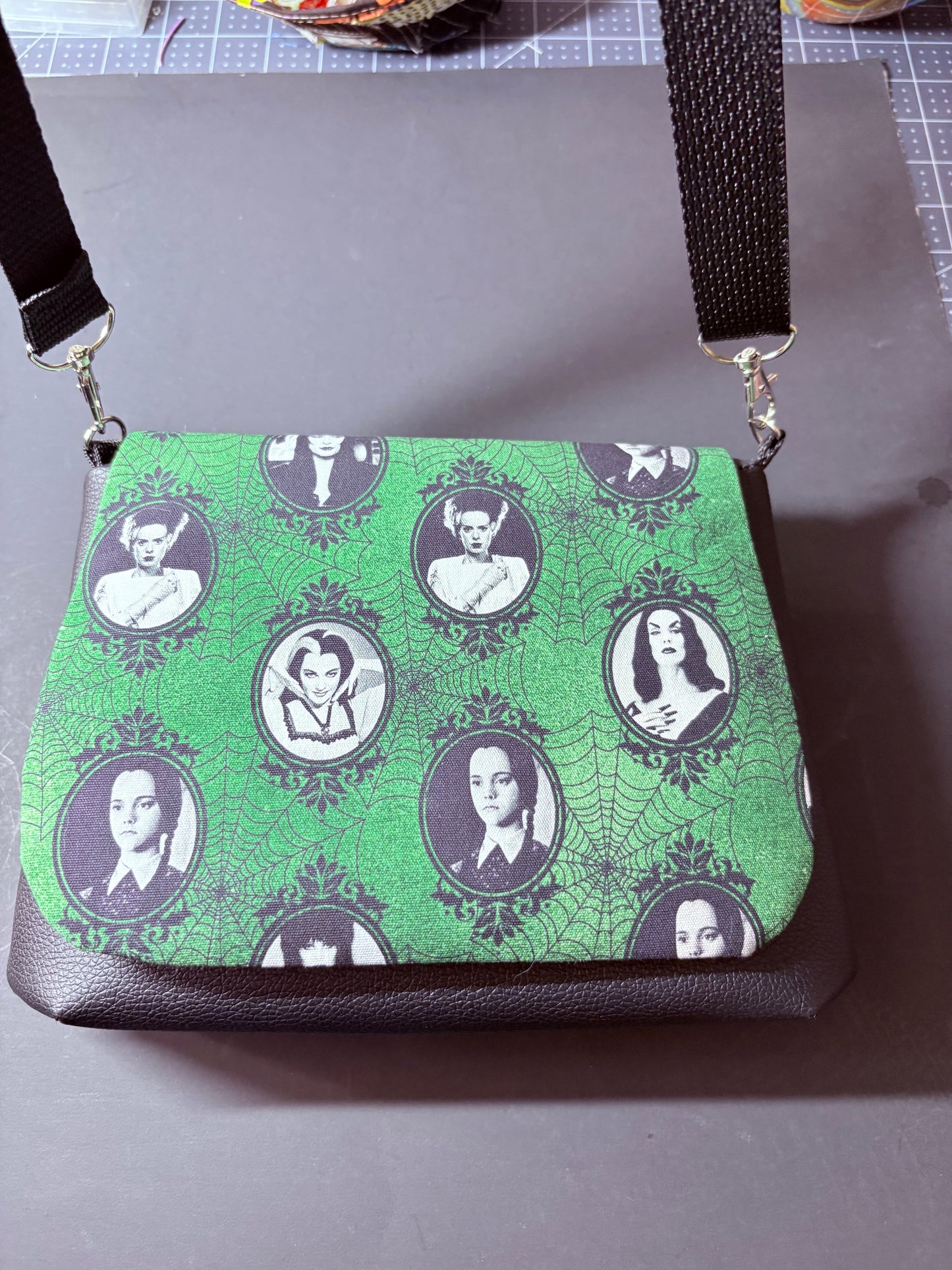 Gotica flap crossbody glow stripes