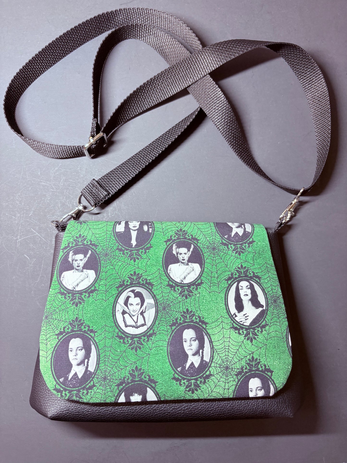 Gotica flap crossbody glow stripes