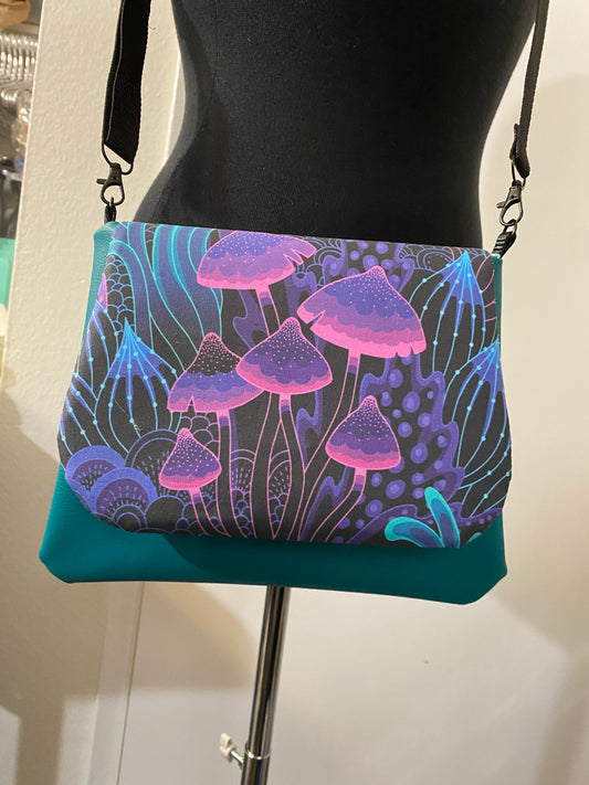 MYSTIC MUSHROOM CROSSOVER BAG