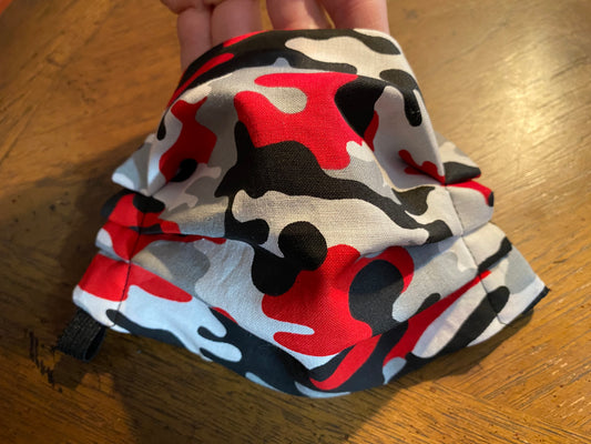 RED CAMO FACE MASk WITH FILTER POCKET