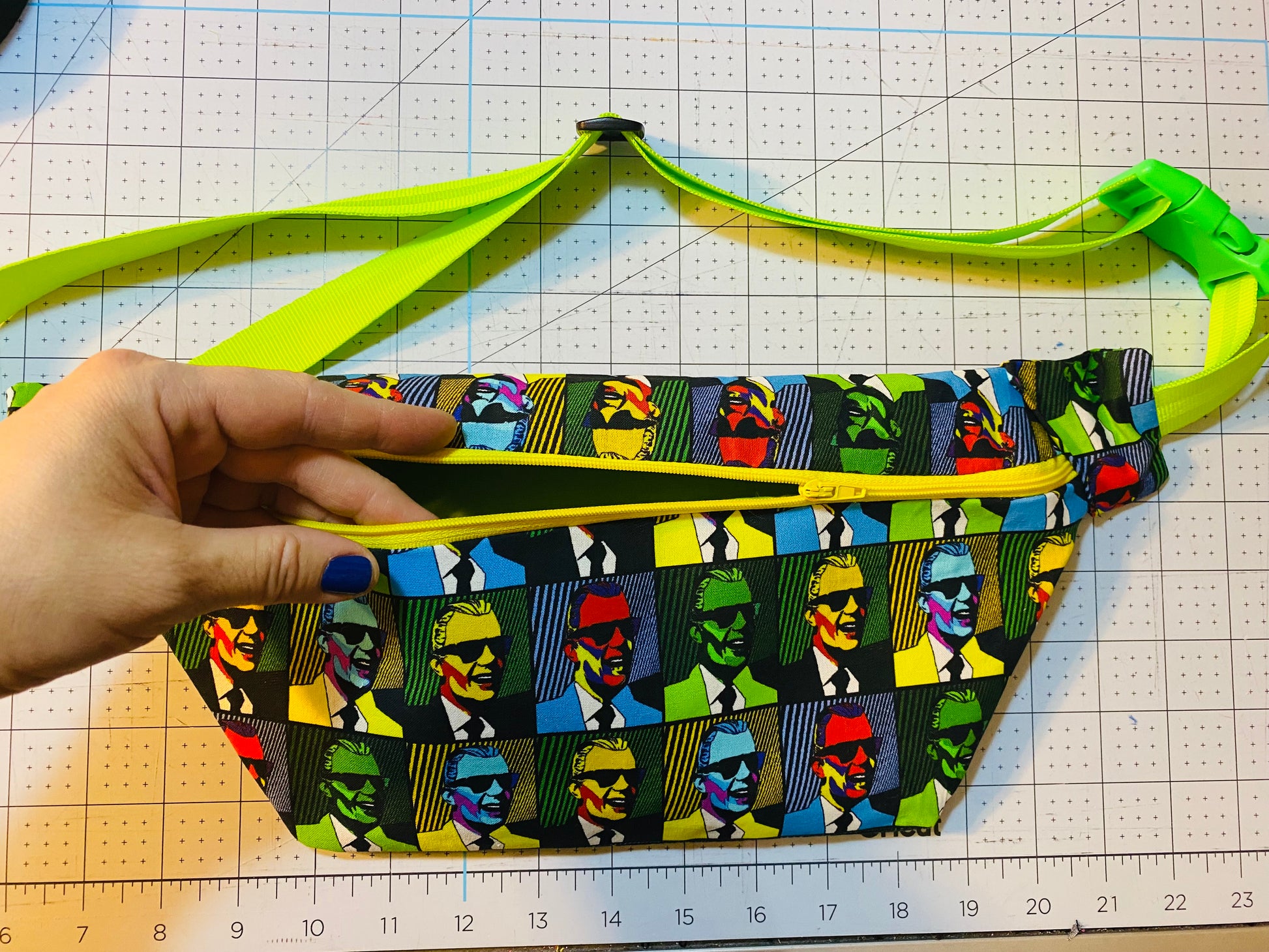 max headroom fanny pack