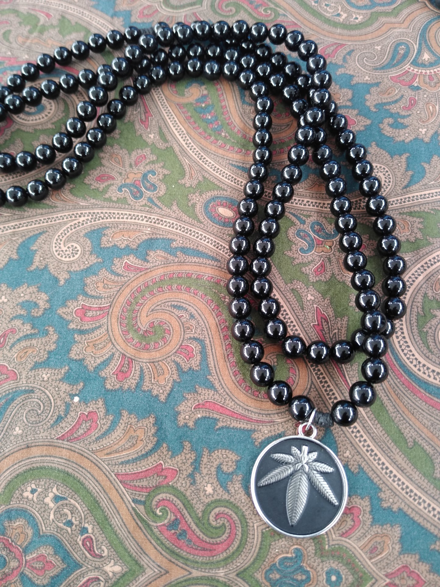 HERB LEAF PENDANT WITH ONYX NECKLACE